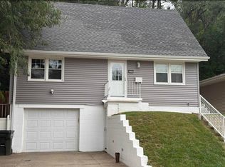 3260 Jennings St, Sioux City, IA 51104