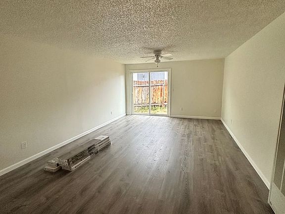 4th image of 2643-2645-2647-2 Pear St #2