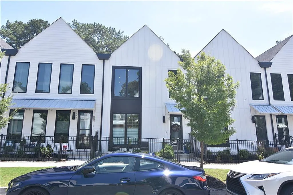 137 Pearl St photo 1