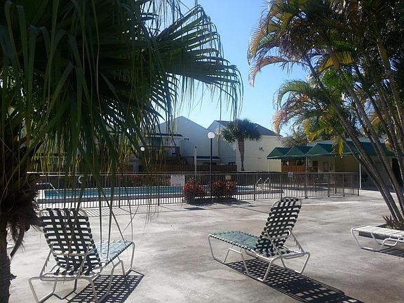 Pool recliners to relax