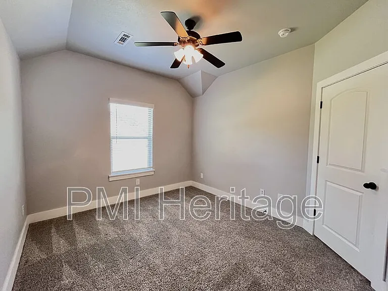 24 Bonhill Ln — Photo 18