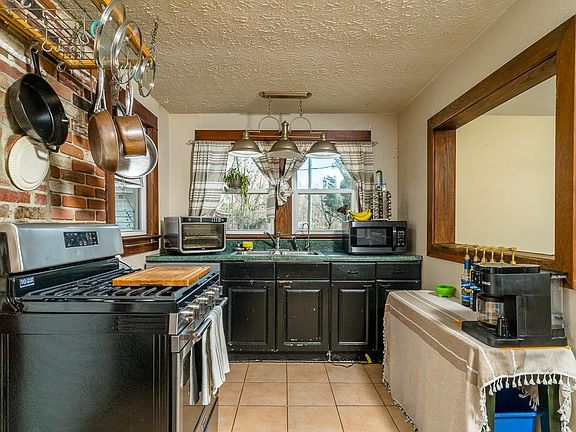 5th image of 408 Wolf Gap Rd