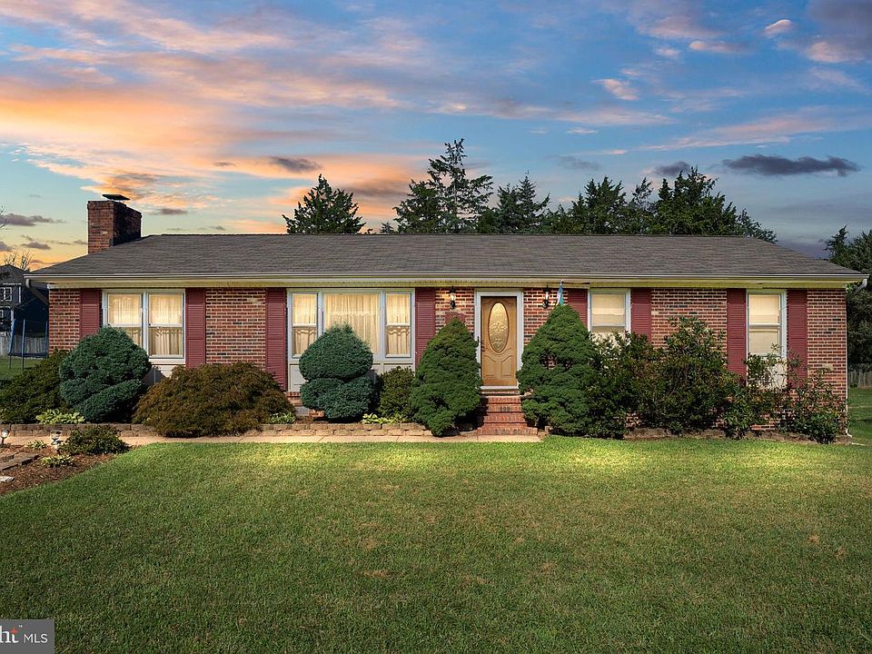 1st image of 923 Eastern View Dr