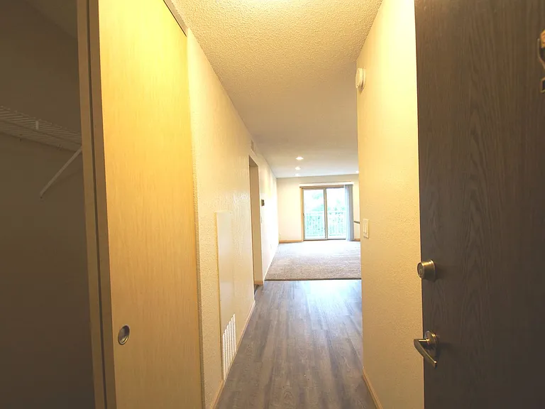 Larpenteur Estates Apartments — Photo 94