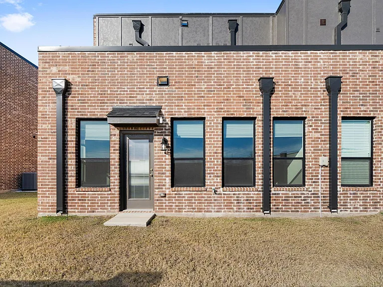 2041 Layla Dr — Photo 20
