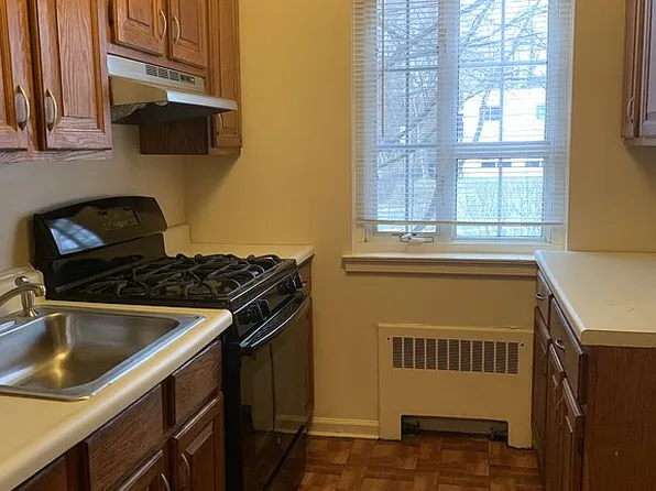 409 W Main St APT 108A, Huntington, NY 11743