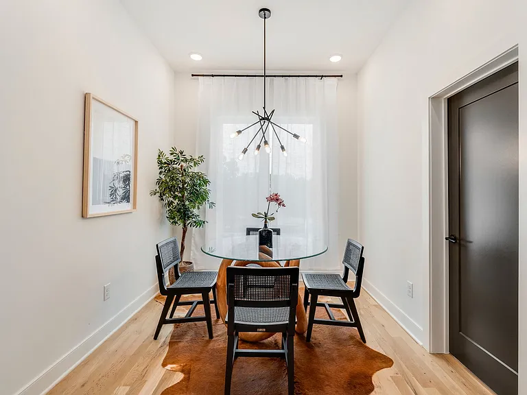 1237 Memorial Dr — Photo 10
