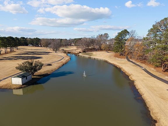 Golf course & pond views!