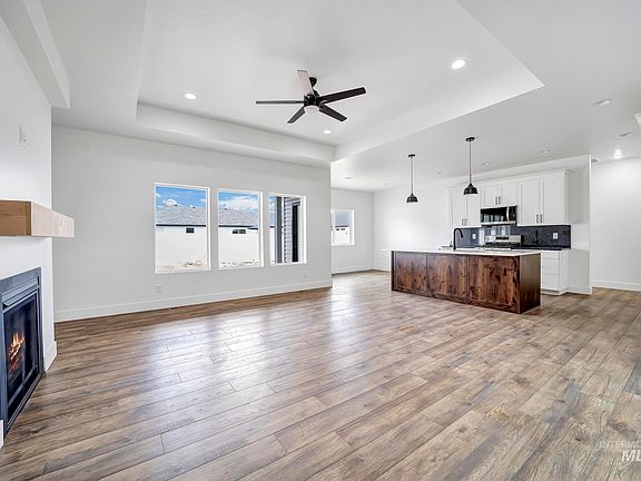 3rd image of 850 Skyridge Way