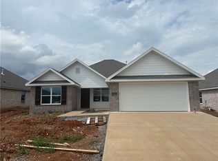 210 Palm St, Centerton, AR 72713