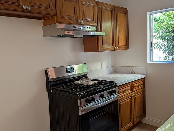 5th image of 9023 Burnet Ave #103