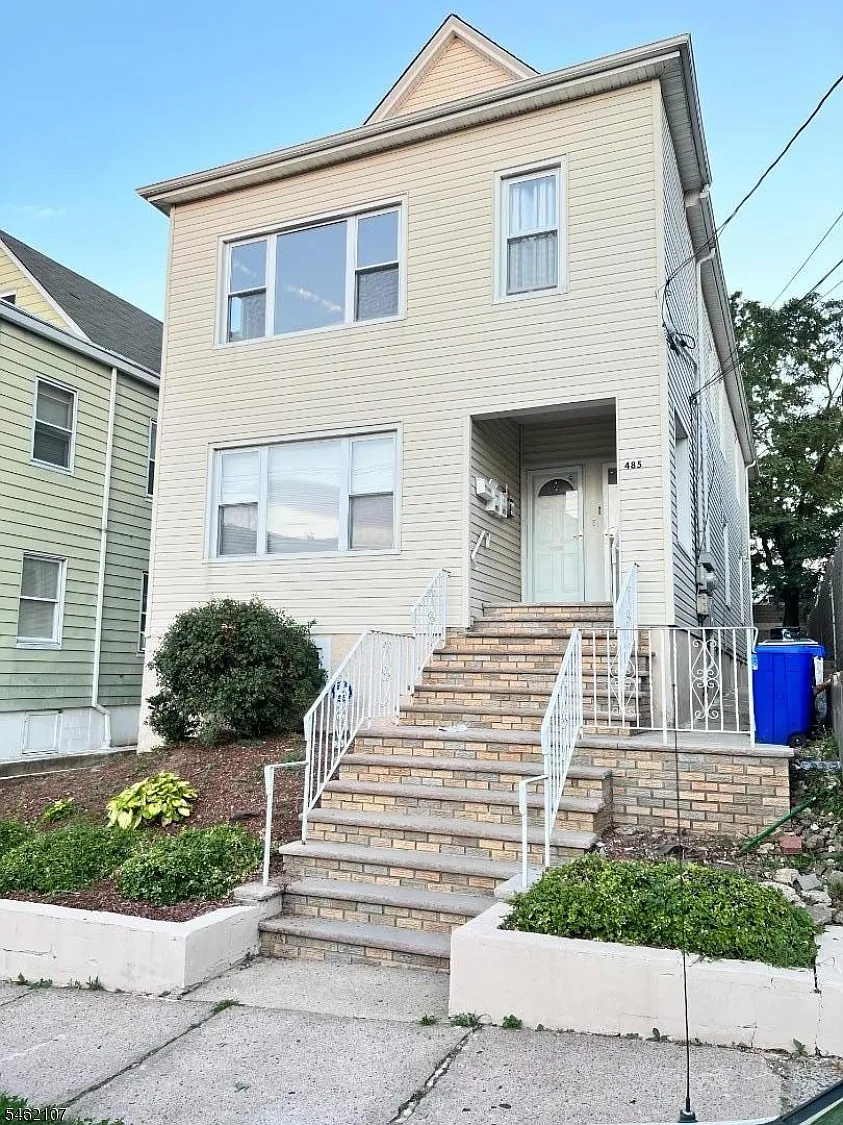 2 bed, 1.0 bath, $2,400 — Photo 1