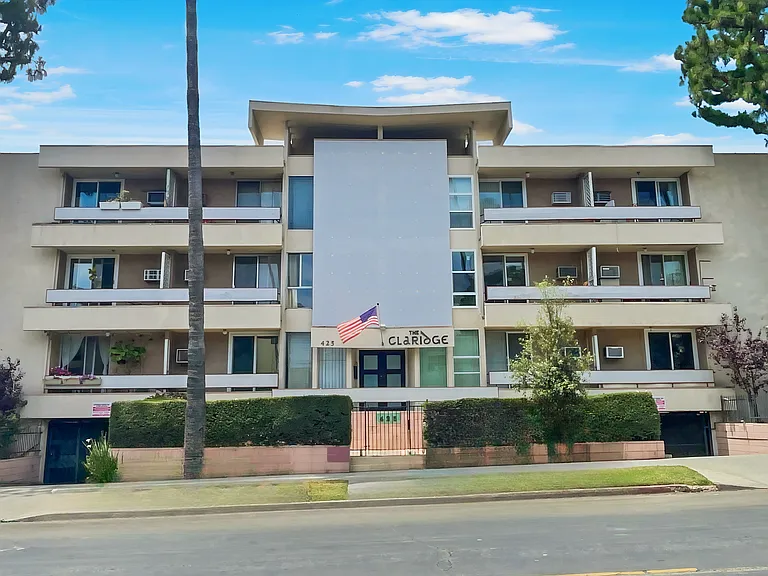 425 S Kenmore Ave #308 — Photo 1