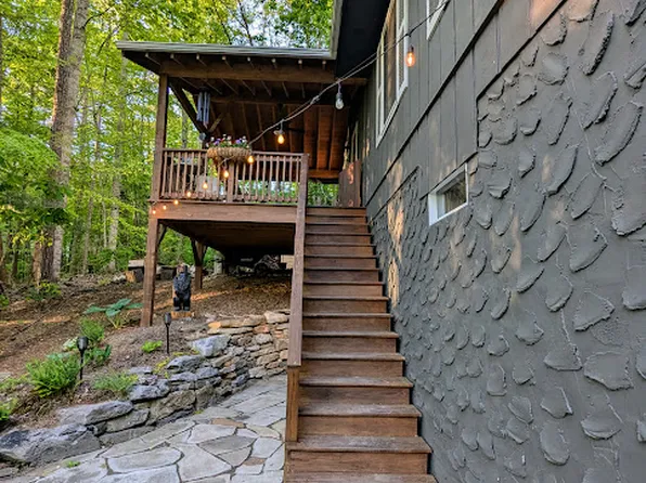 13 Smokey Mountain Dr, Swannanoa, NC 28778