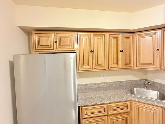 5th image of 7 Sovereign Rd