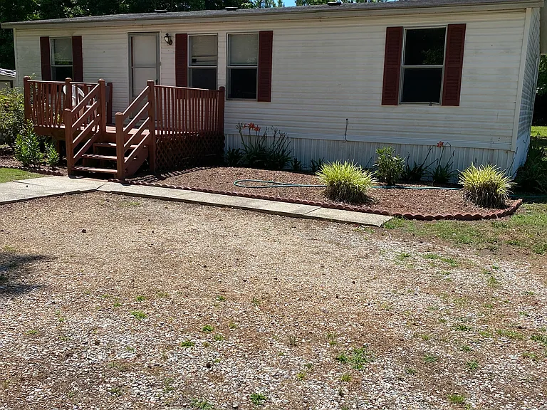 125 Ratcliffe — Photo 2