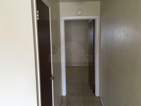 5th image of 1120 Goodhue Dr Unit B