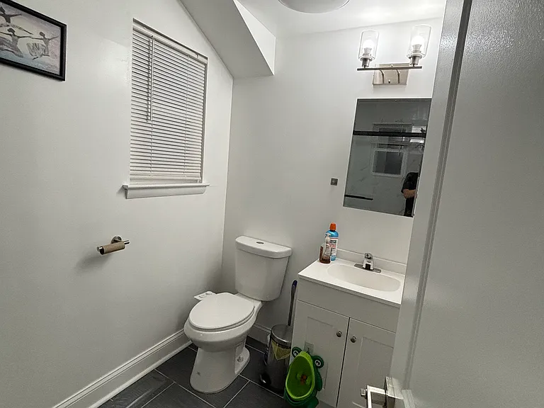 Robert Ln — Photo 3