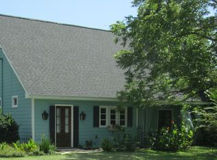 858 E 2nd St, Pass Christian, MS 39571