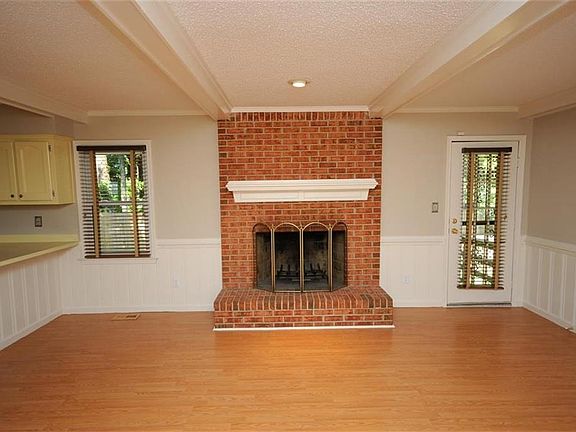 4th image of 1757 Eastborne Dr