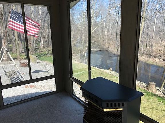 3 Seasons's Room w/Fireplace