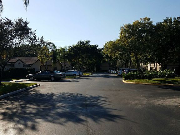 5th image of 2626 Carambola Cir N