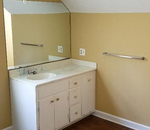 5th image of 223 Forest Ln