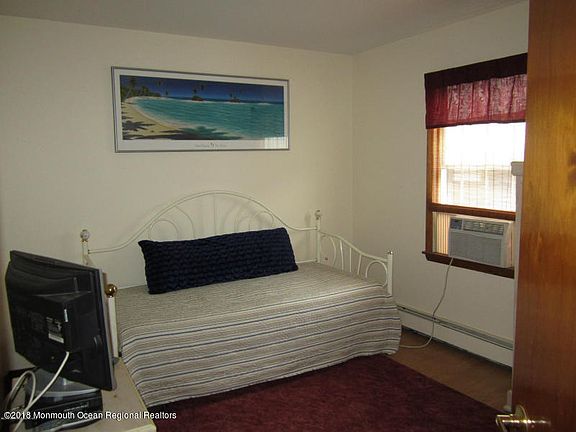 5th image of 129 Blaine Ave #A2