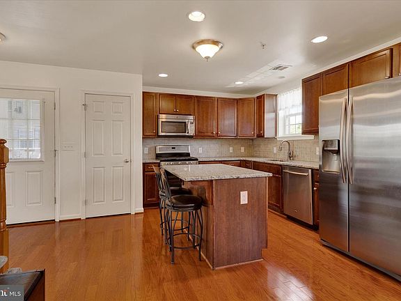 3rd image of 3869 Ashland Dr #F2