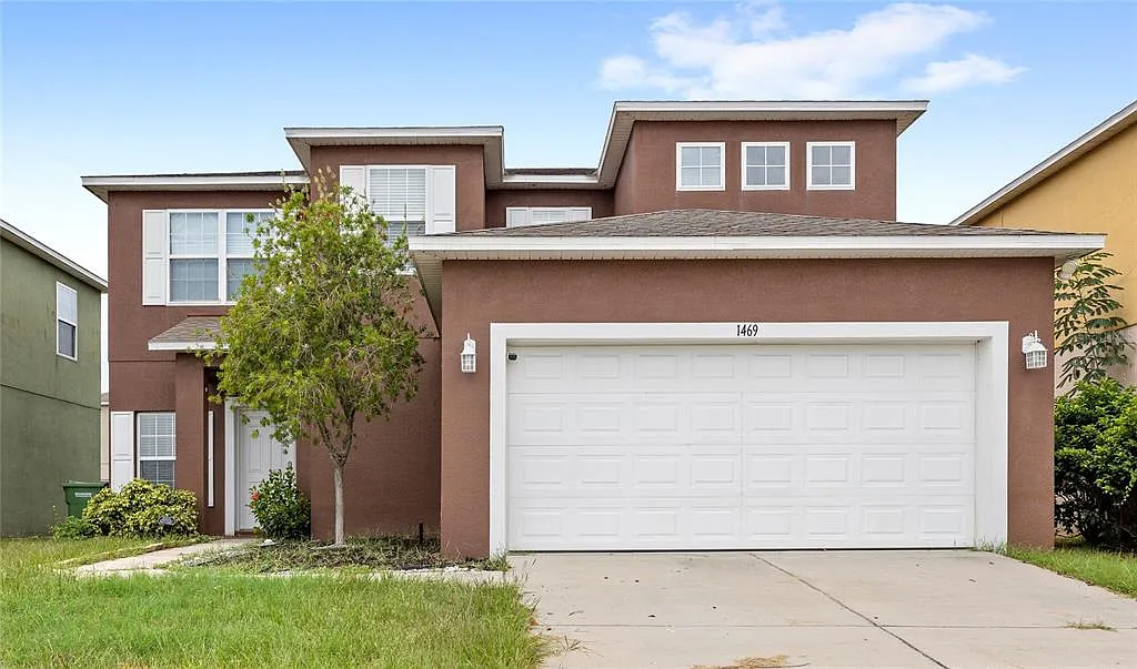 3 bed, 2.0 bath, 1912 sqft, $2,400 — Photo 1