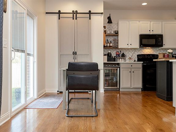 5th image of 806 Aristides Dr