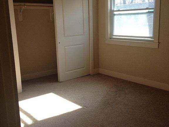 2nd image of 4500 Jefferson St #204