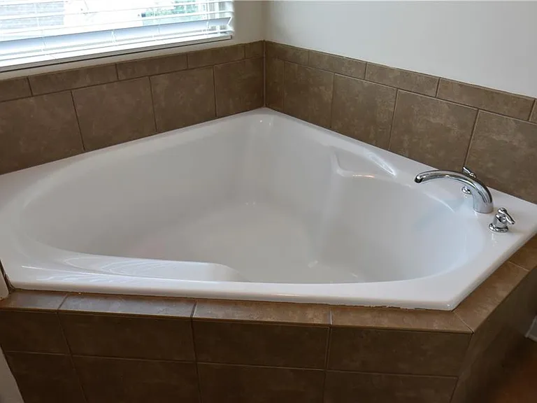 1805 Kingsbridge Ct — Photo 23