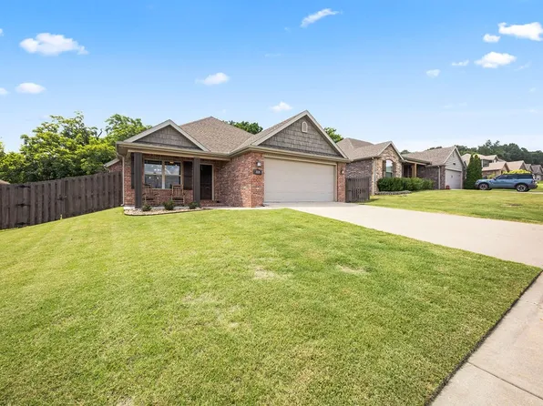 3225 N Raven Ln, Fayetteville, AR 72704