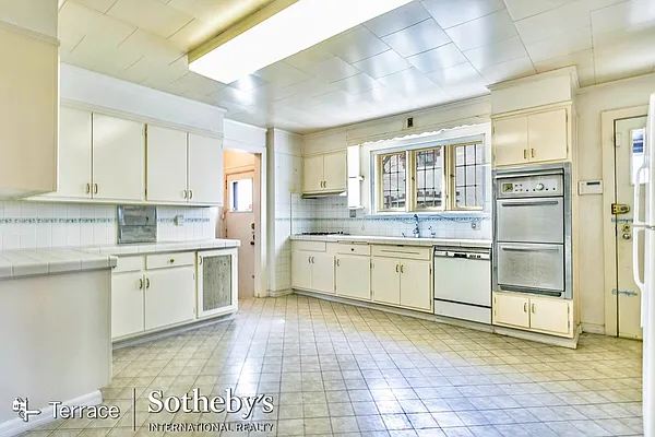 Sold by Terrace Sotheby's International Realty | media 71