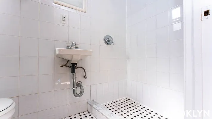 Rented by Nooklyn NYC LLC | media 13