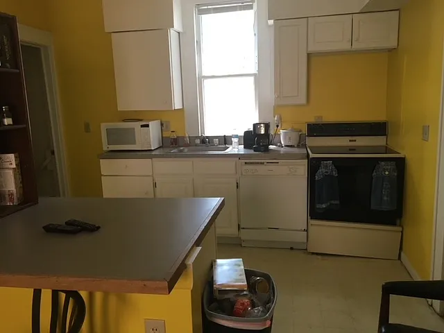 6 bed, 1900 sqft, $6,600 — Photo 4