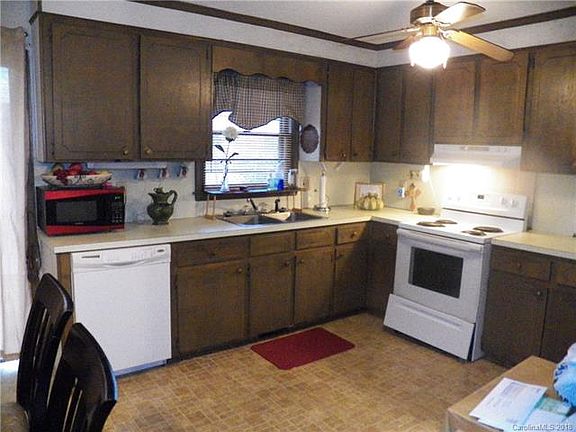 4th image of 200 Crestview Dr