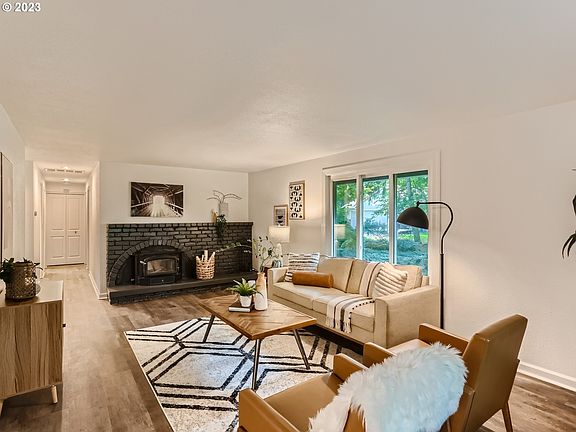 Living Room-Fireplace>