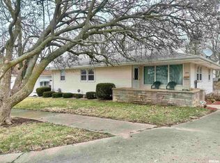 389 Park Ct, Canton, IL 61520