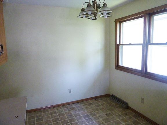 5th image of 925 34th Ave N
