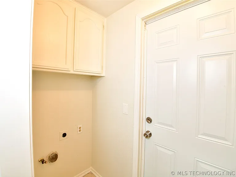 10056 S 91st East Ave — Photo 8
