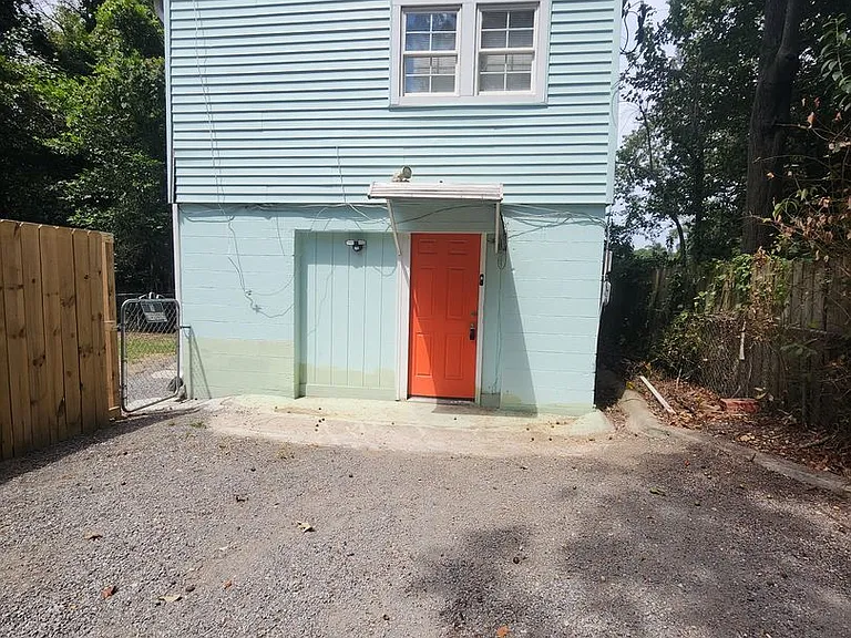 2204 Eleanor Dr — Photo 1