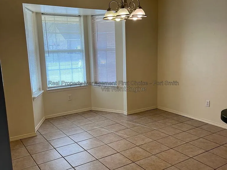 3509 Price Cir — Photo 5