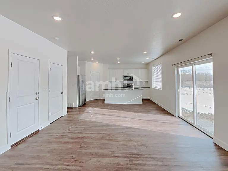 1419 E Perelle Ln — Photo 4