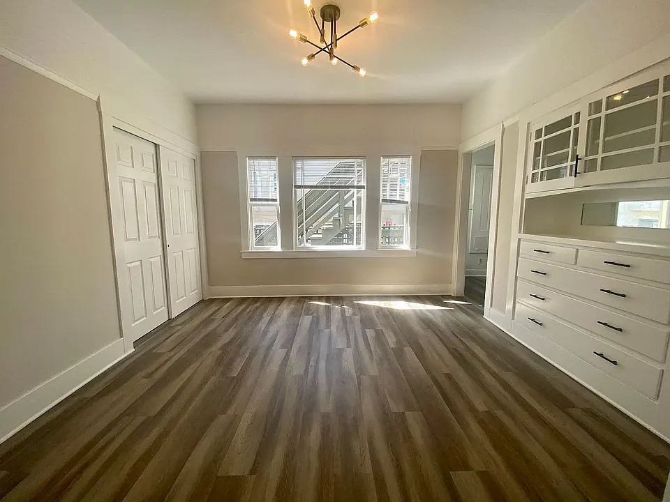 323 E 15th St #325