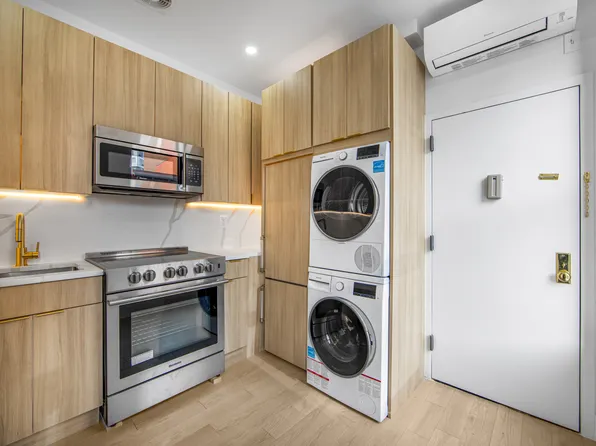 463 Bergen Street image 4 of 10