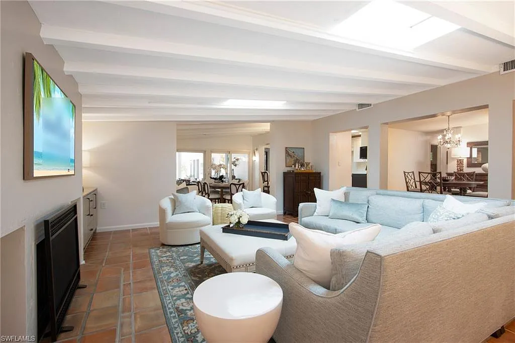 3 bed, 3.0 bath, 2252 sqft, $30,000 — Photo 3