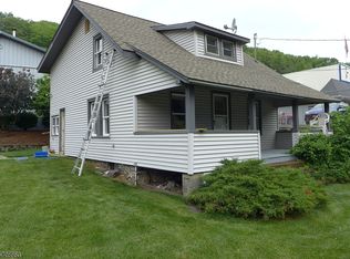 7 White Rd, West Milford, NJ 07421