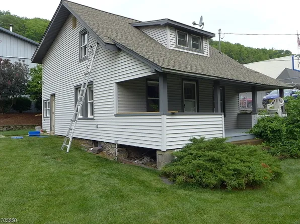 7 White Rd, West Milford, NJ 07421
